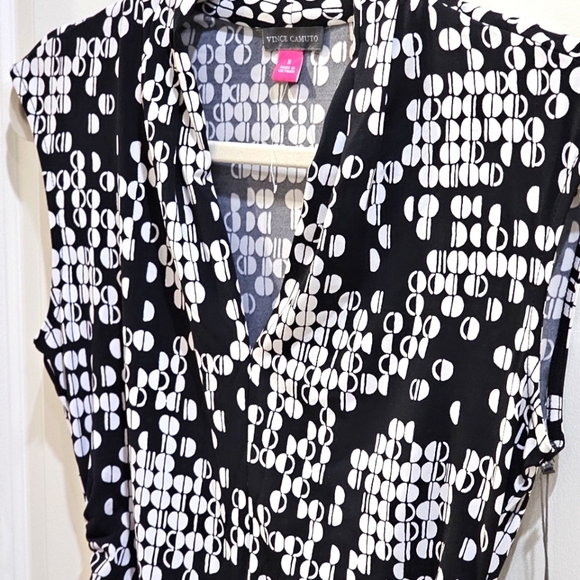 Vince Camuto ✦ Black White Geometric Blouse ✦ Cinched Sides V-Neck Sleeveless S - Picture 10 of 16